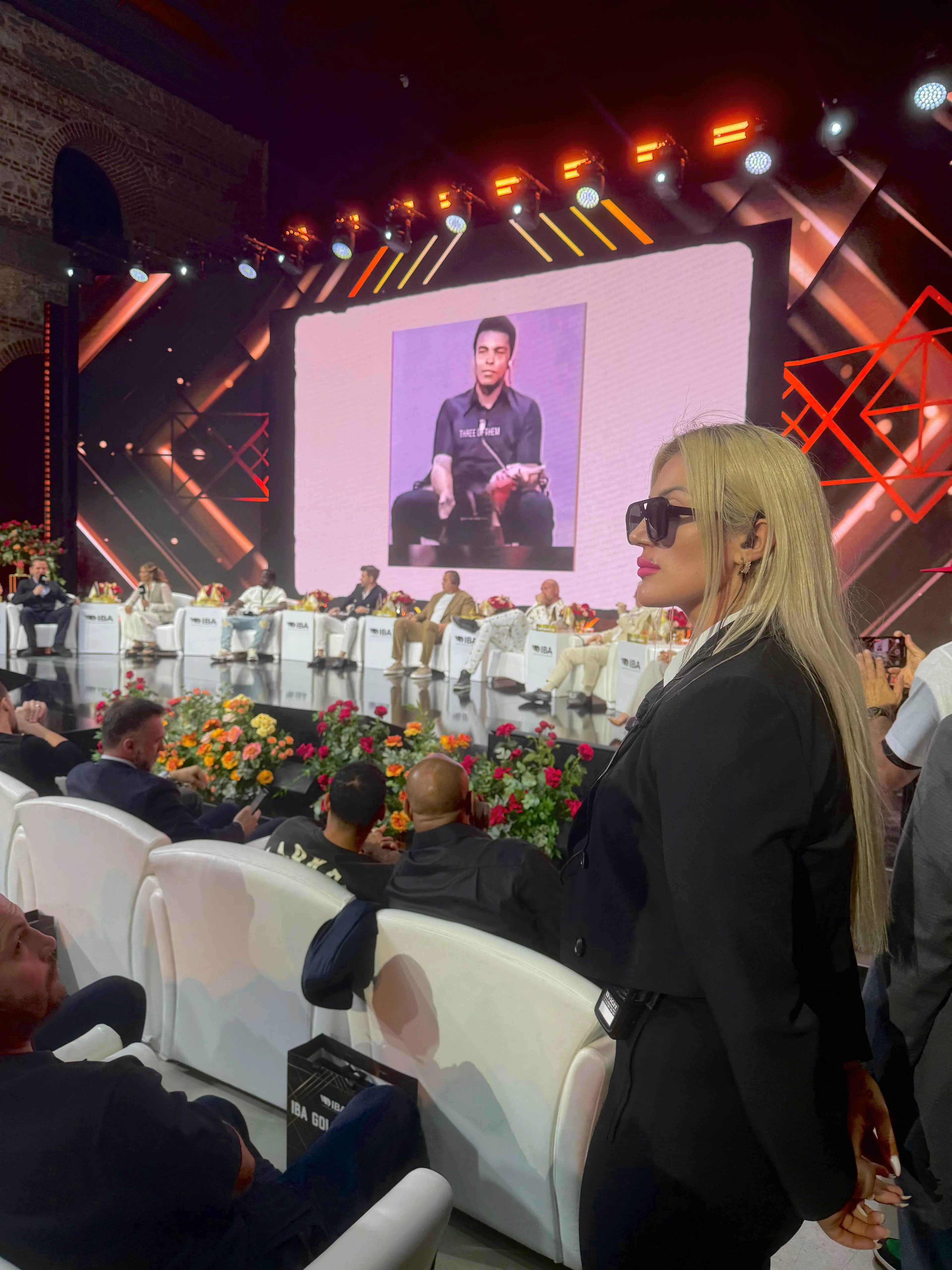 Ünlü sanatçılar için koruma hizmeti